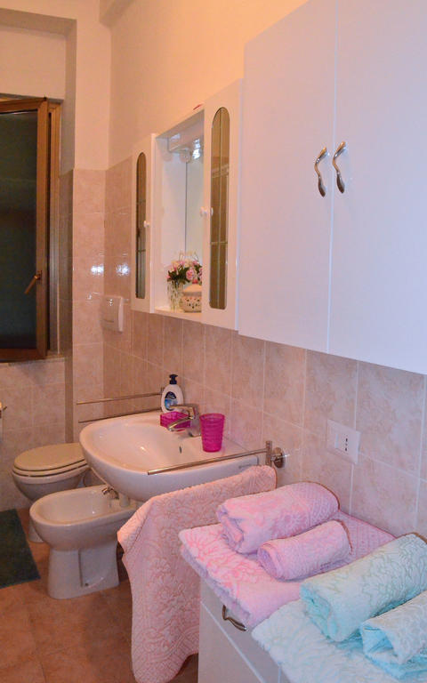 La Casa Delle Rose Room With Air Conditioning La Spezia Szoba fotó